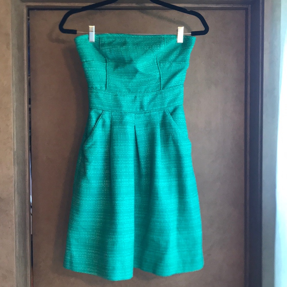 Adorable tweed strapless dress!